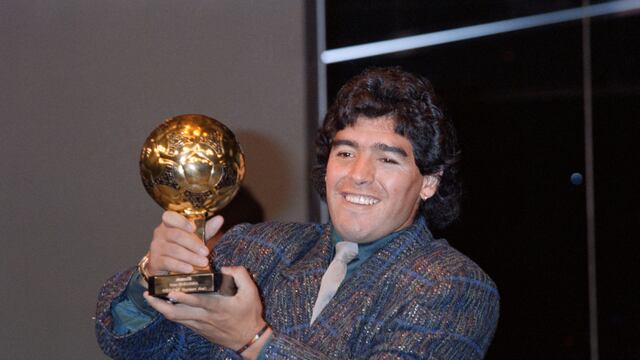 El Balón de Oro de Maradona desaparecido durante décadas se subastará en París