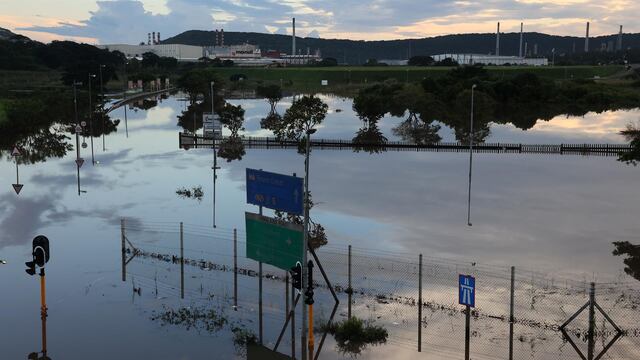 Sudáfrica: los muertos producto de las inundaciones suman 443, con 63 desaparecidos