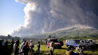 La espectacular columna de cenizas que arrojó el volcán Sinabung en Indonesia [FOTOS]