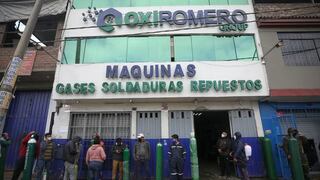 Reportan largas colas en local de Mario Romero, quien vendía oxígeno a precio justo