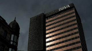 España impone drásticas medidas a bancos