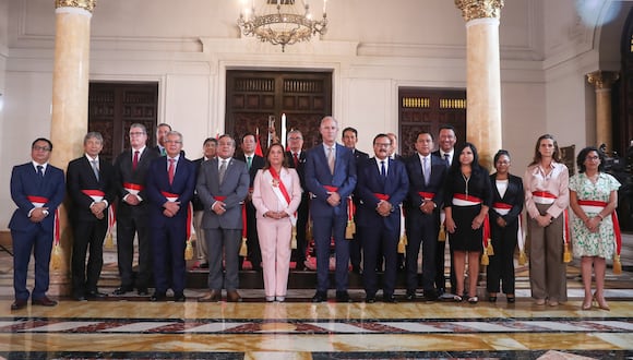ESCUDEROS. Dina Boluarte ha buscado abogados más que ministros de Estado. (Foto: Presidencia de la República)