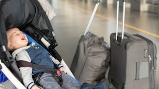 ¡Insólito! Pareja abandona a su bebé en el aeropuerto para no pagar su pasaje (VIDEO)