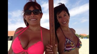 Magaly Medina lució atrevido bikini en la playa