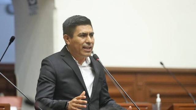 Álex Flores de Perú Libre a favor de interpelar al premier Aníbal Torres