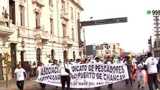 Derrame de petróleo en Ventanilla: Pescadores marchan hacia PCM exigiendo pago de indemnización