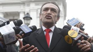 Héctor Becerril: 'Fue penoso ver a los voceros sentados mientras no dejaban entrar a dirigentes'