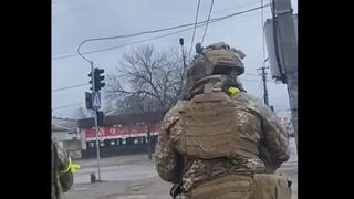 Militares ucranianos y rusos combaten en calles de la ciudad de Voznesensk [VIDEO]