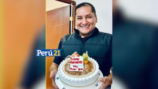 Alcalde de Comas posa junto a torta con peculiar mensaje: “Futuro presidente” 