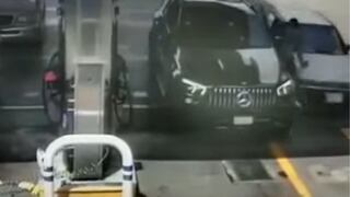 Chofer arrolla a delincuente que estaba robando un Rolex en un grifo en México [VIDEO]