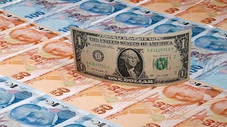Agencias de calificación rebajan nota de Turquía por caída de la lira