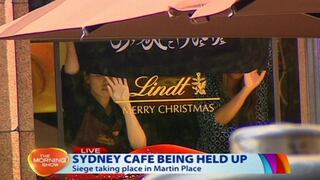 Australia: Hombre armado tiene de rehenes a varias personas en café de Sidney
