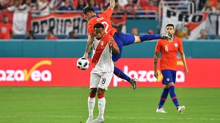 Perú vs Chile: Eugenio Mena salió lesionado y es posible baja ante Perú
