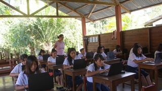 Niñas de la Amazonía en riesgo de exclusión reciben formación para desarrollar sus competencias digitales