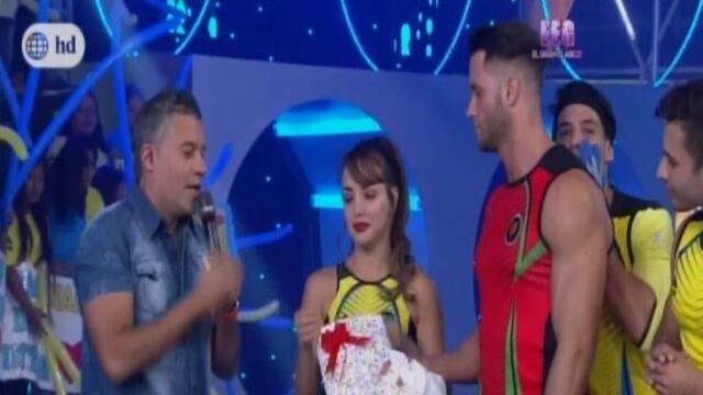 Fabio Agostini se burló de Rosángela Espinoza con este regalo sorpresa [VIDEO]