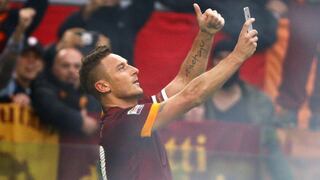 Totti marcó un doblete para Roma y lo celebró con ‘selfie’ [Videos y fotos]