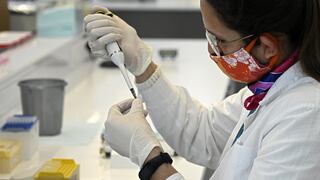 Coronavirus: AstraZeneca y Oxford reanudan ensayos de su potencial vacuna