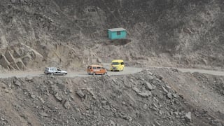 ‘Pasamayito’: la vía aún no está terminada y sujetos ya cobran un ilegal peaje a vehículos