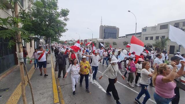 Peruanos se movilizaron en marcha por la paz