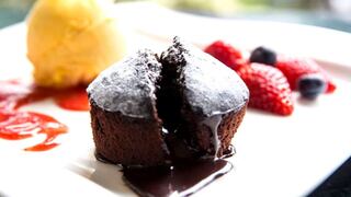 San Valentín: Sorprende a tu pareja con este delicioso volcán de chocolate
