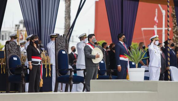 El mandatario participó de la ceremonia de graduación de los Alféreces de Fragata de la Marina de Guerra del Perú. Estuvo acompañado por la titular del Consejo de Ministros, Mirtha Vásquez.