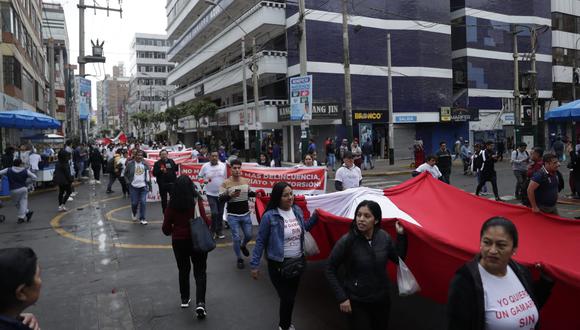 Empresarios y trabajadores marchan pidiendo seguridad en Gamarra. (Foto: Hugo Pérez  / @photo.gec)