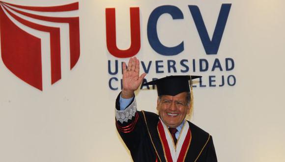 César Acuña y su familia dejan sus cargos en la Universidad César Vallejo ante acusaciones de plagio. (Perú21)