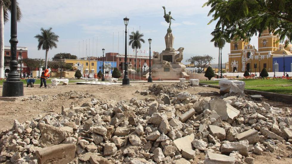 Municipalidad de Trujillo aseguró que los pisos removidos de la Plaza de Armas son de concreto y no de mármol.