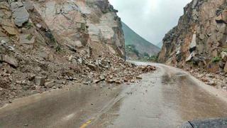 Carretera Central: Deslizamiento de cerro mata a dos personas en Matucana
