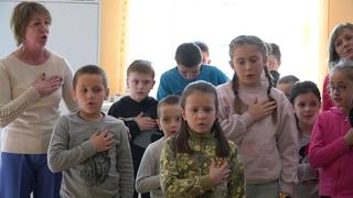 Cuidadoras disfrazan como un juego la huida de un orfanato de Ucrania [VIDEO]