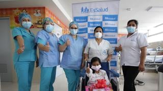 Pucallpa: Pequeña de 8 años sale de UCI tras operación de tumor gigante