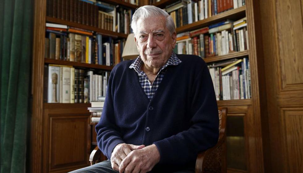 Mario Vargas Llosa, durante una entrevista con EFE en su residencia actual, que comparte en Puerta de Hierro (Madrid) con su pareja, Isabel Preysler. (EFE)