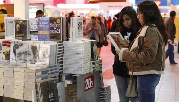 Feria Internacional del Libro de Lima: Ciudadanos cuestionan el alza del precio de la entrada. (Perú21)