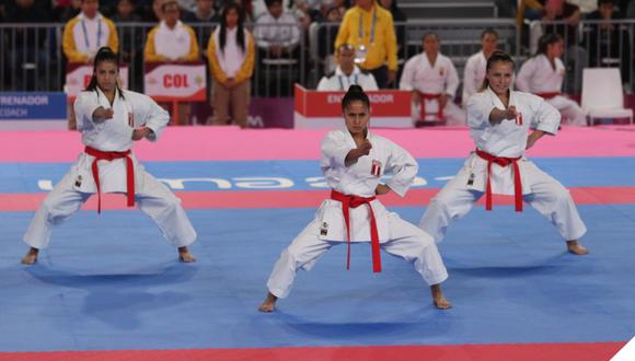 Andrea Almarza, Sol Romaní y Saida Salcedo  ganaron la medalla de bronce para Perú. (Fotro: Federación Peruana de Karate)