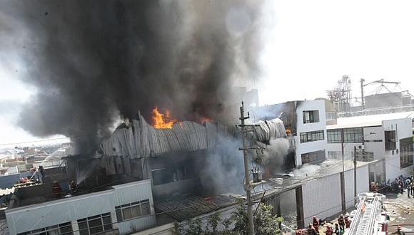 El incendió destruyó unos 250 metros cuadrados del edificio. (Referencial/Andrés Cuya)