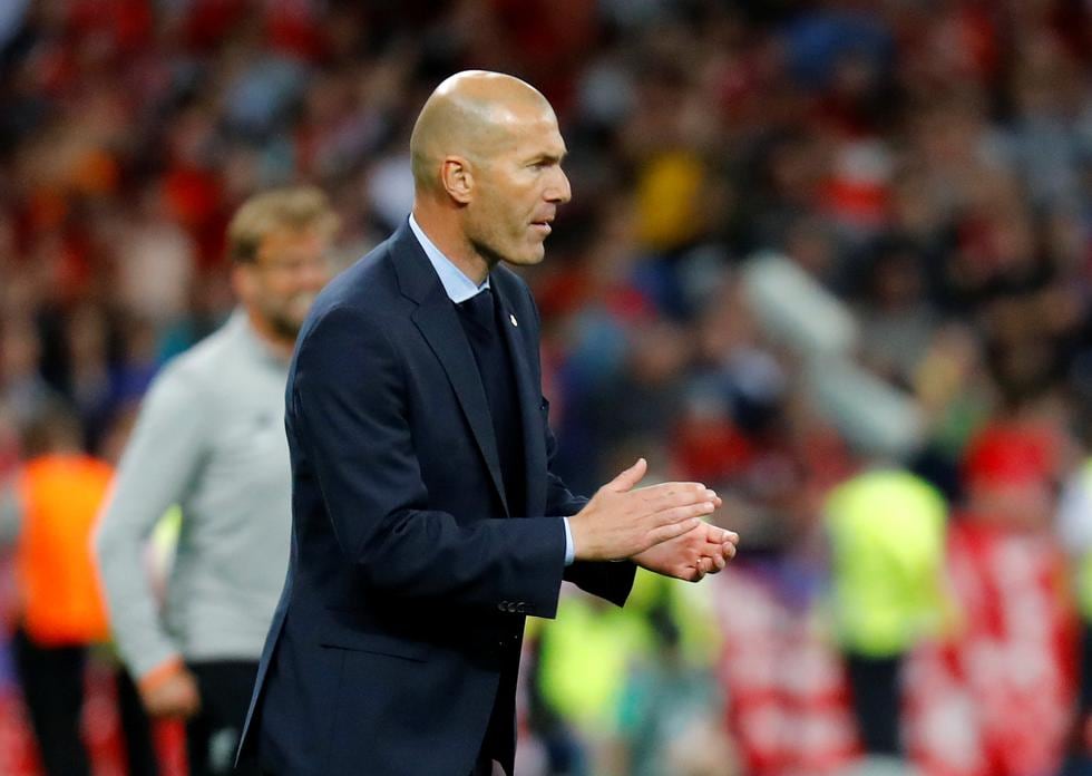 Con Zinedine Zidane en el banquillo, Real Madrid venció 3-1 a Liverpool y conquistó la Champions League por tercera vez consecutiva. (REUTERS)