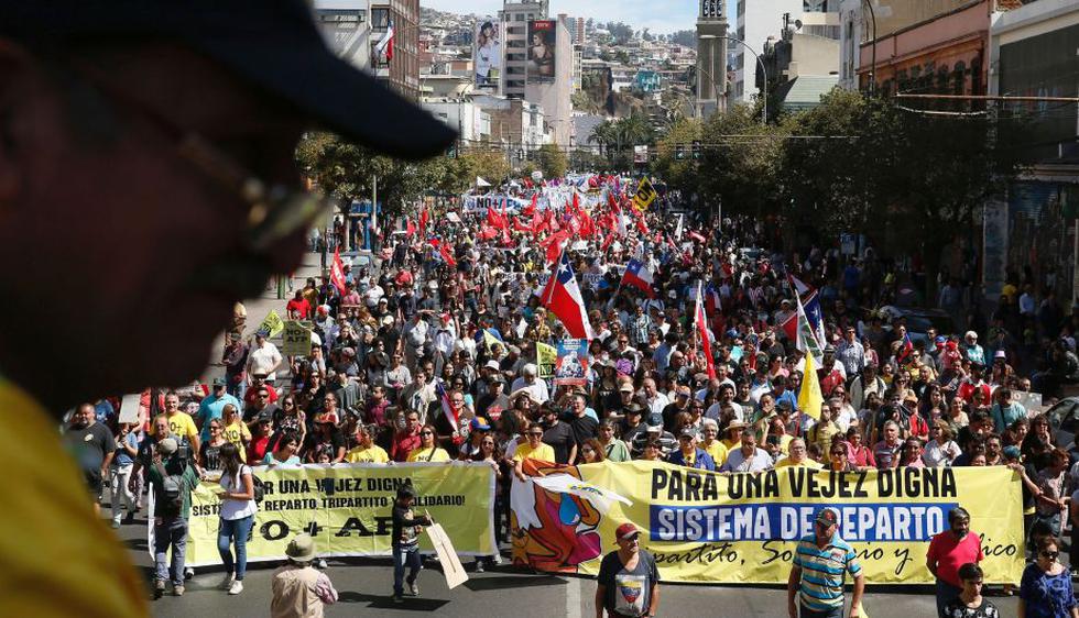 Chile: Masiva manifestación exige el fin del sistema privado de pensiones. (Reuters)