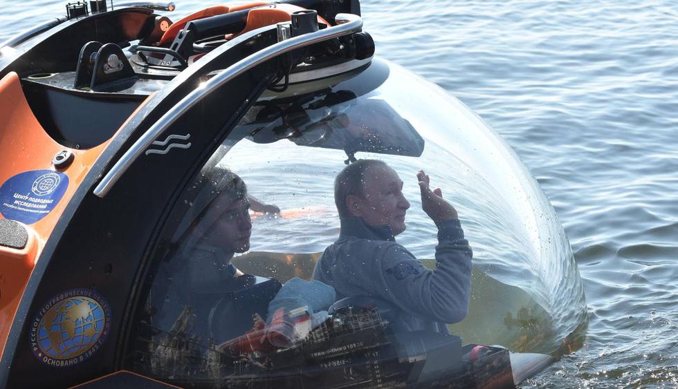 Putin desciende en sumergible para homenajear a submarino soviético naufragado. (Foto: EFE)