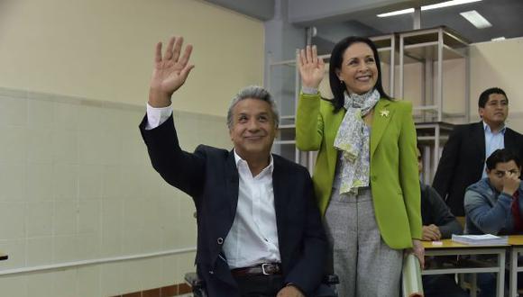 El candidato oficialista Lenín Moreno a la presidencia de Ecuador emitió su voto cerca al mediodía (AFP).