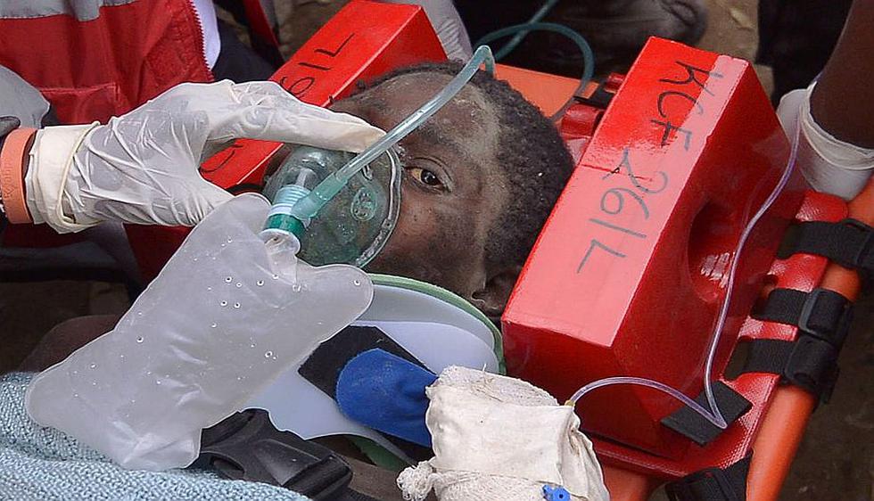 Kenia: Rescataron con vida a mujer atrapada 6 días tras derrumbe de edificio. (AFP)