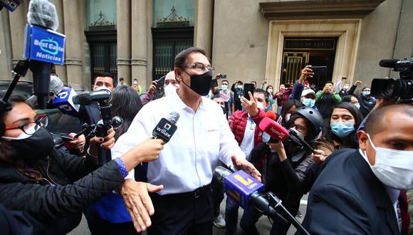 Martín Vizcarra acudió hoy al despacho del fiscal Germán Juárez. (GEC)
