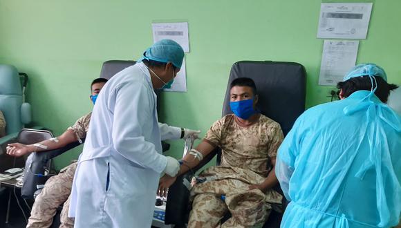 Ejército aplica pruebas rápidas, de manera prioritaria, al personal de salud que está en contacto directo con infectados de COVID-19.
