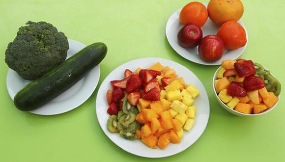 Las frutas y verduras&nbsp;contienen vitaminas, minerales y otros componentes esenciales para el cuerpo. Es recomendable consumir 5 porciones de estos alimentos al día. (Foto: GEC)
