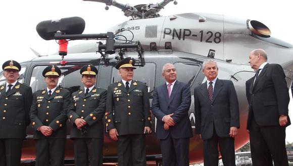 Pedraza presentó el lunes los helicópteros. (Andina)