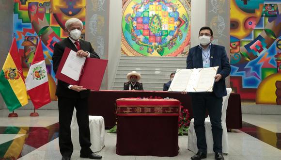 Acuerdos fueron firmados entre el ministro de Energía y Minas del Perú, Eduardo González Toro, y el ministro de Hidrocarburos y Energía de Bolivia, Franklin Molina. (Foto: Presidencia Perú)
