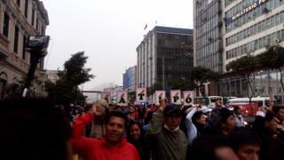 Caos en el Centro de Lima: Maestros protestaron en la avenida Abancay [FOTOS Y VIDEOS]