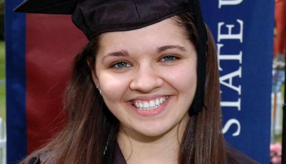 Victoria Soto es considerada la heroína de Newtown porque murió al evitar que Adam Lanza dispare a sus alumnos. (AP)