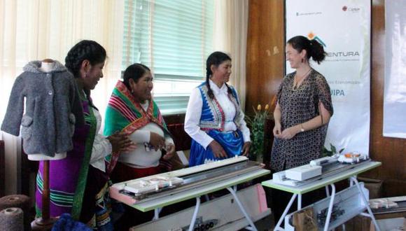 Arequipa: Embajada de Nueva Zelanda entregó maquinaria textil a artesanas. (Difusión)