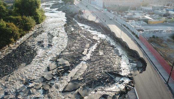 OTRA VEZ. En 2019, el río Moquegua se llevó parte de la vía. (Foto: Municipalidad de Mariscal Nieto)