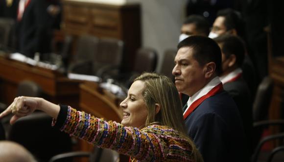 María del Carmen Alva estuvo en el Hemiciclo durante el discurso del presidente Castillo. (Fotos: Jorge Cerdan/@photo.gec)